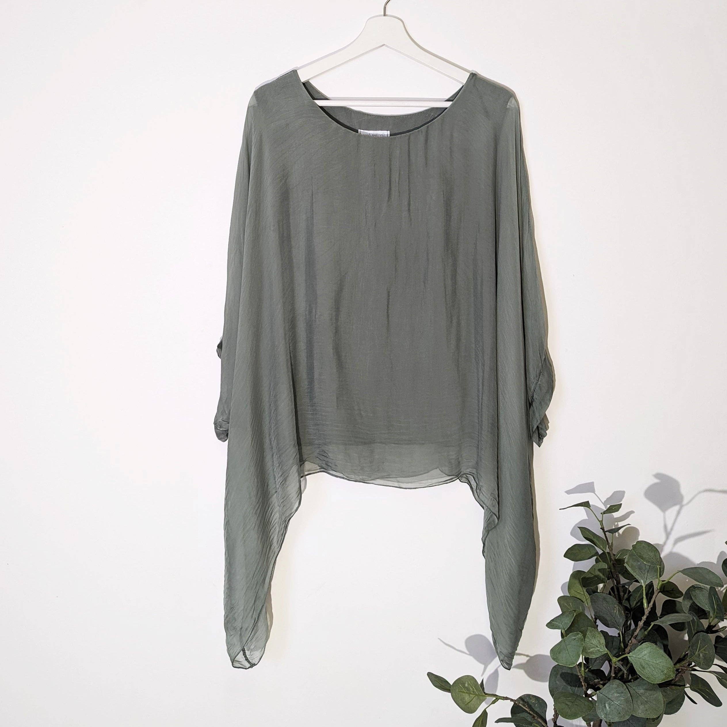 Plain silk tunic with comfortable attached undergarment (O/S): LGRN