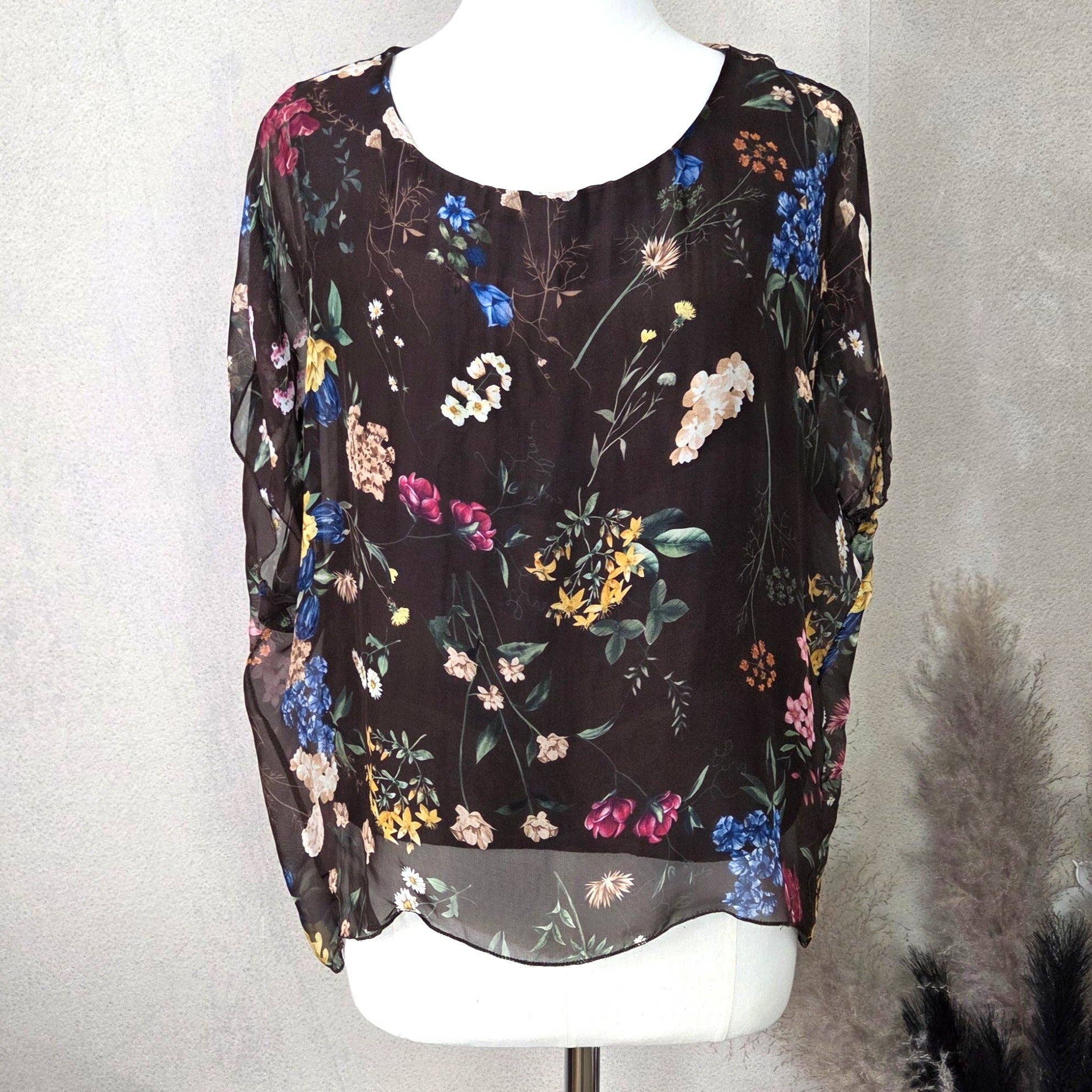 Silk blend box top with pretty floral digital print (M): Cream