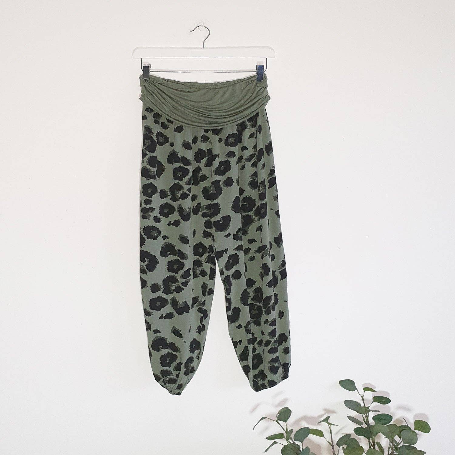 Leopard print hareem style pants with stretchy jersey waistband (O/S): AQUA