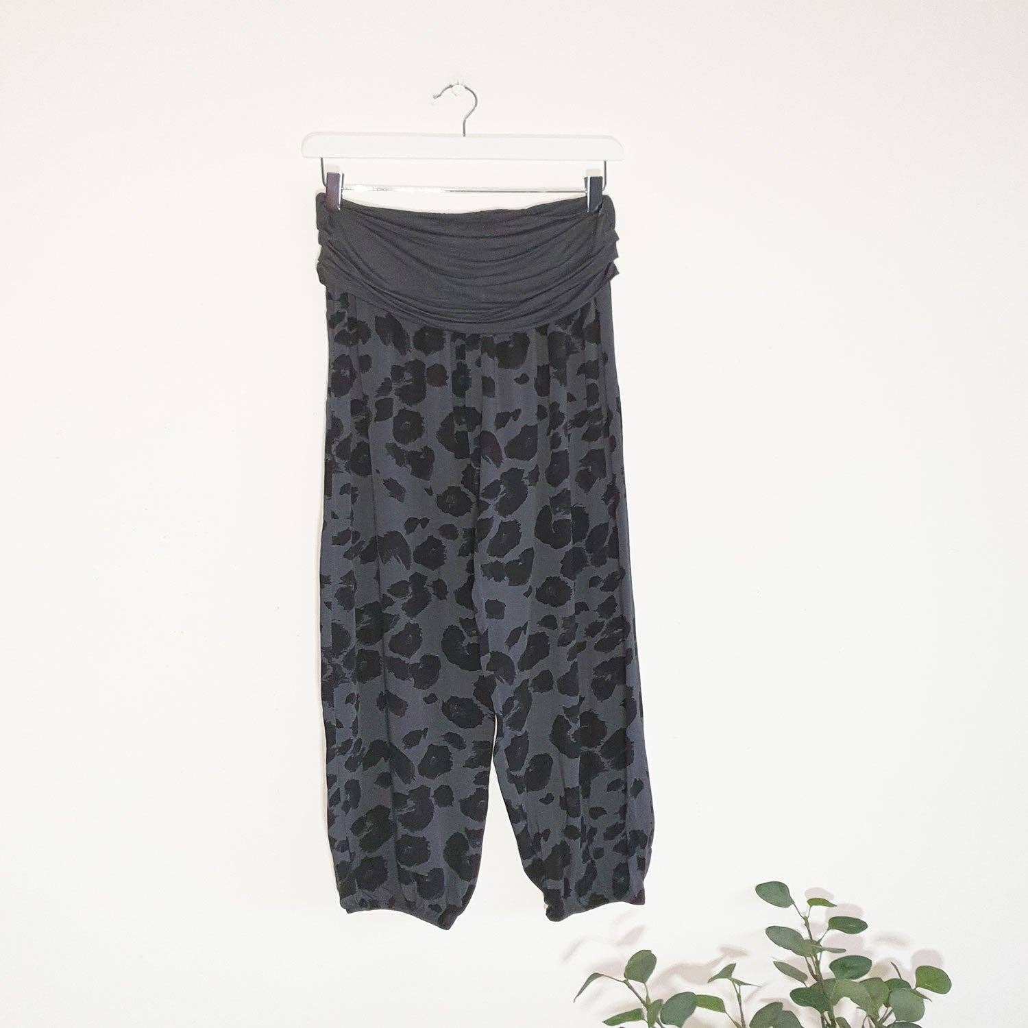 Leopard print hareem style pants with stretchy jersey waistband (O/S): AQUA
