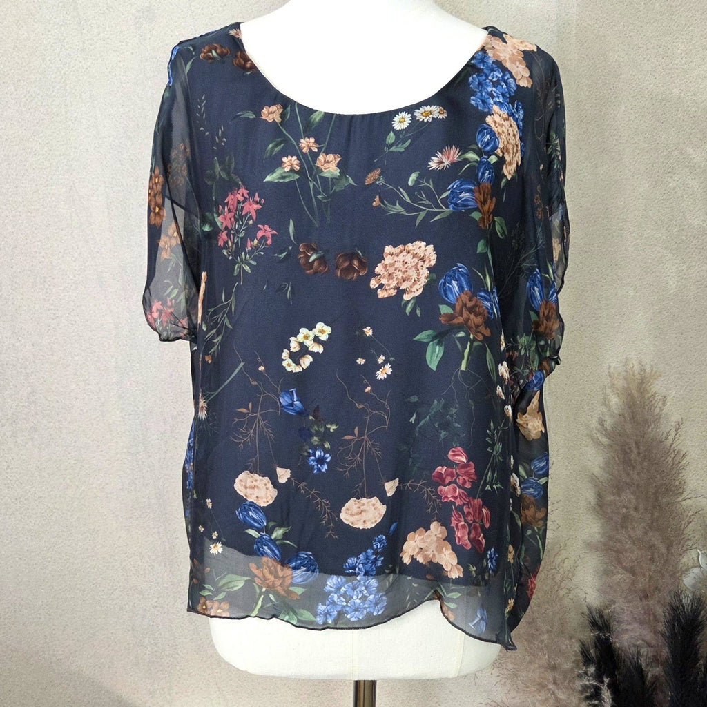 Silk blend box top with pretty floral digital print (M): Cream