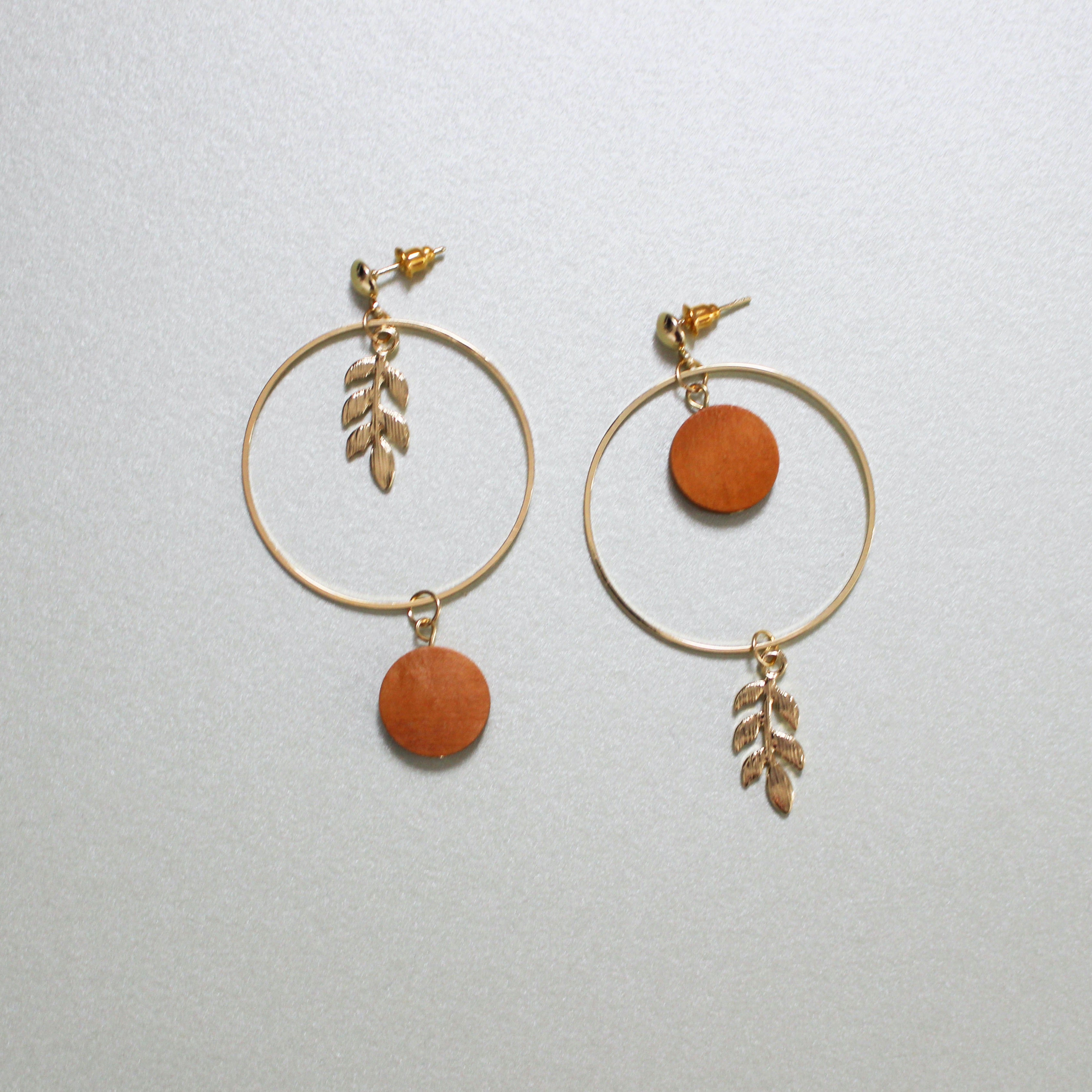 Kara Wooden Disc Botanical Hoop Earrings