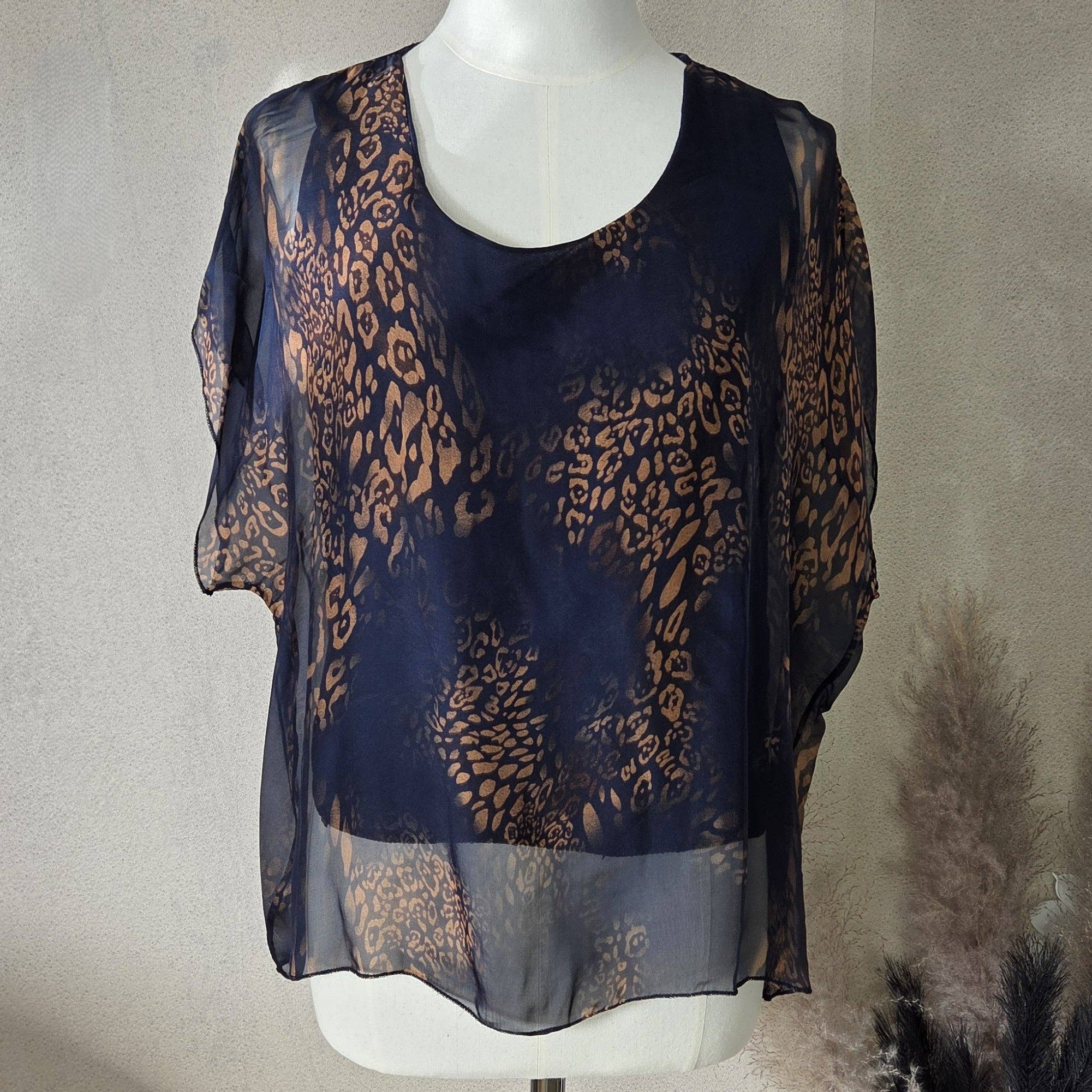 Silk blend animal fusion digital print box top (M): Dark Grey