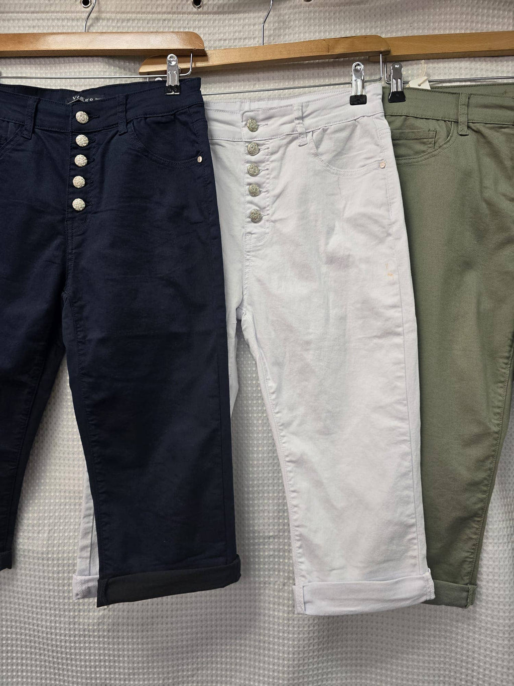 Silver Button Detail Capri Cotton Stretch Voggo Short Jeans: Navy
