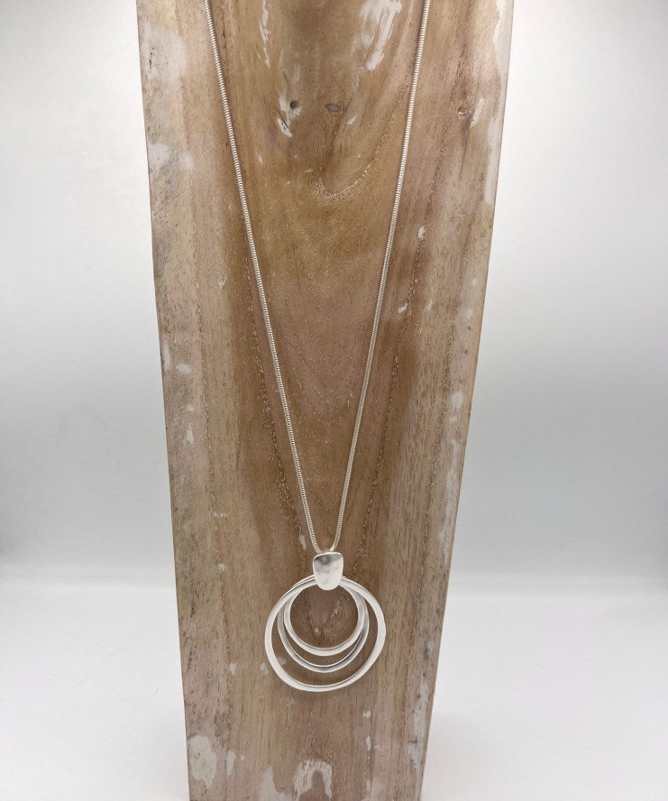 Jess & Lou Silver Disc Pendant Necklace