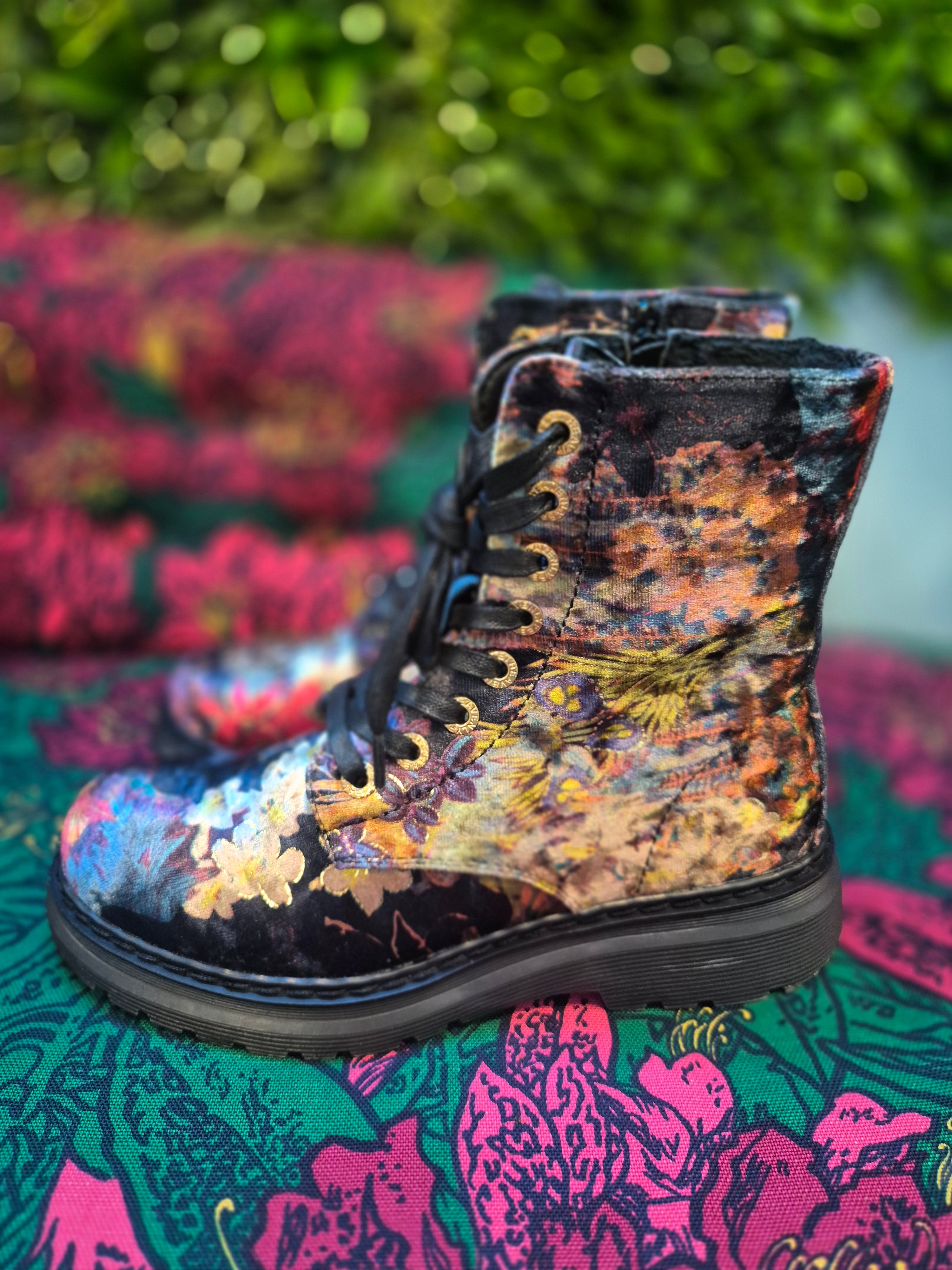 Heavenly feet lotte velour ankle boots