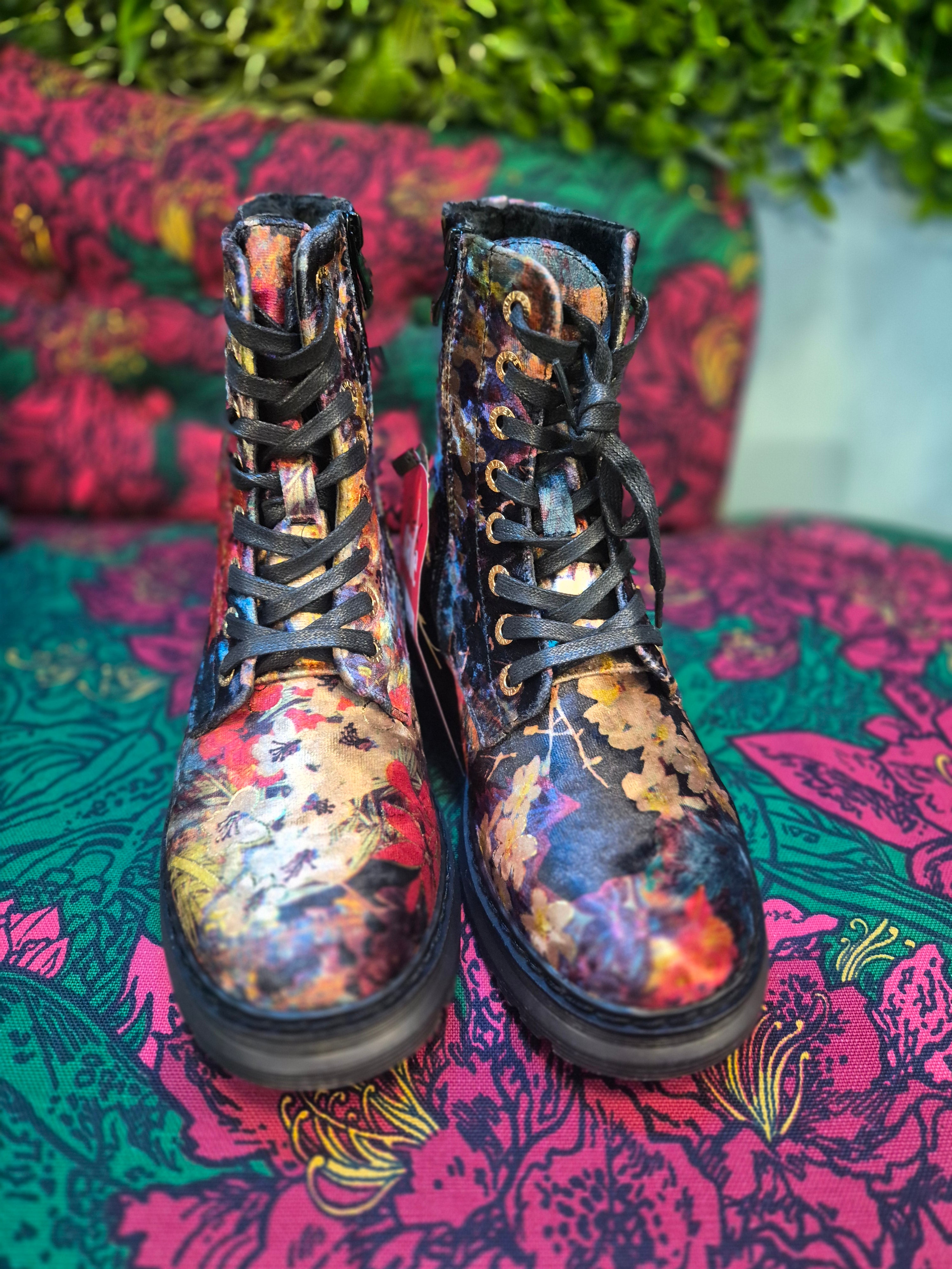 Heavenly feet lotte velour ankle boots