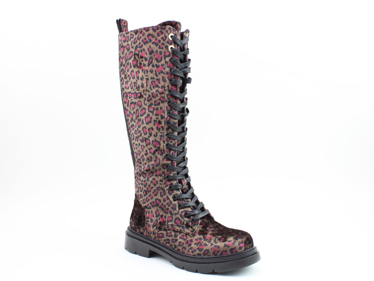 New heavenly feet leopard print tall boots, lace up.