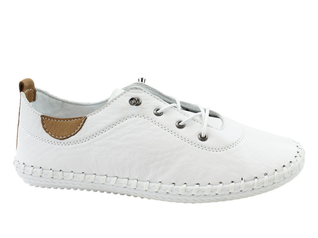 Modella white leather pumps, shoes.