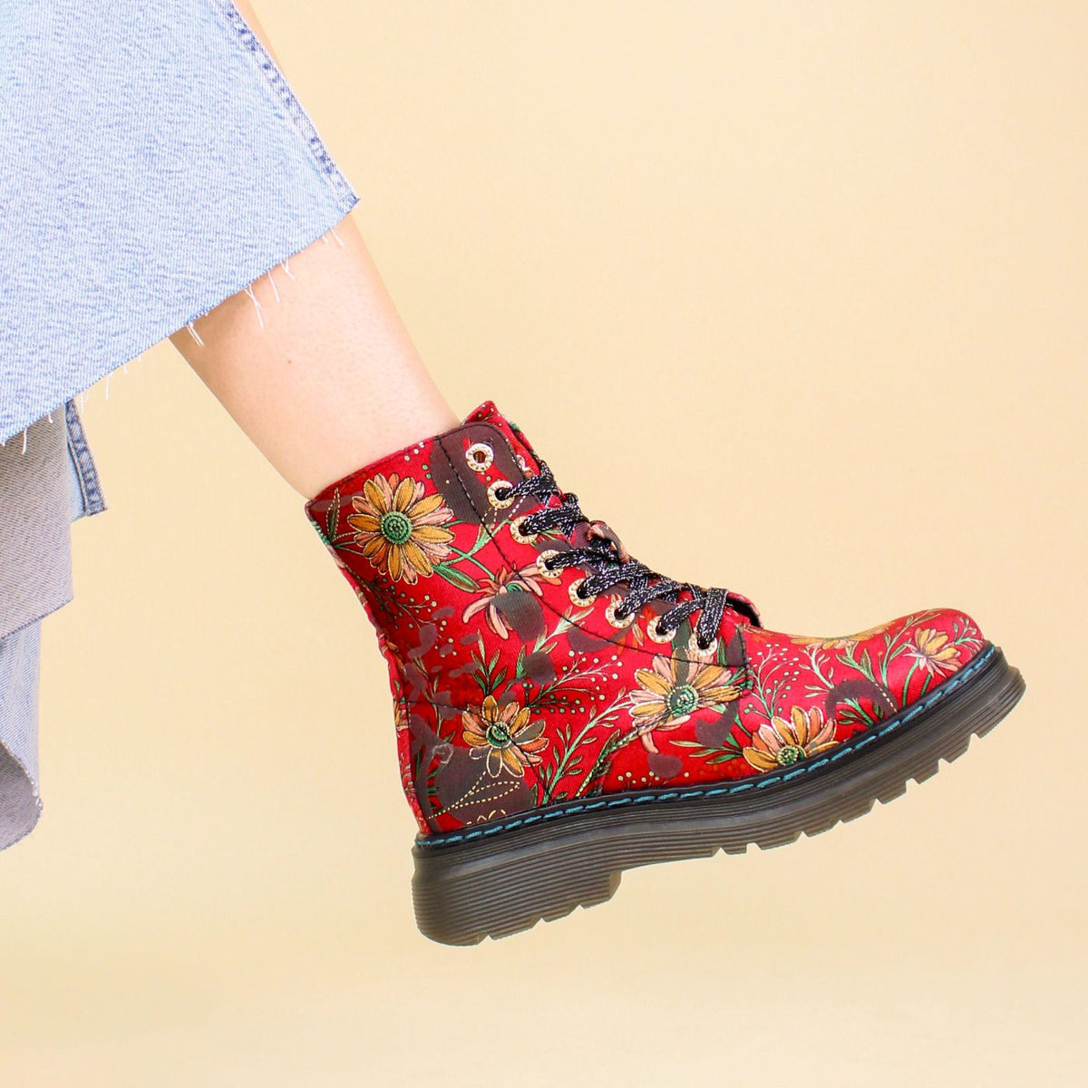 Heavenly feet eva red floral velour boots. Lightsoles.