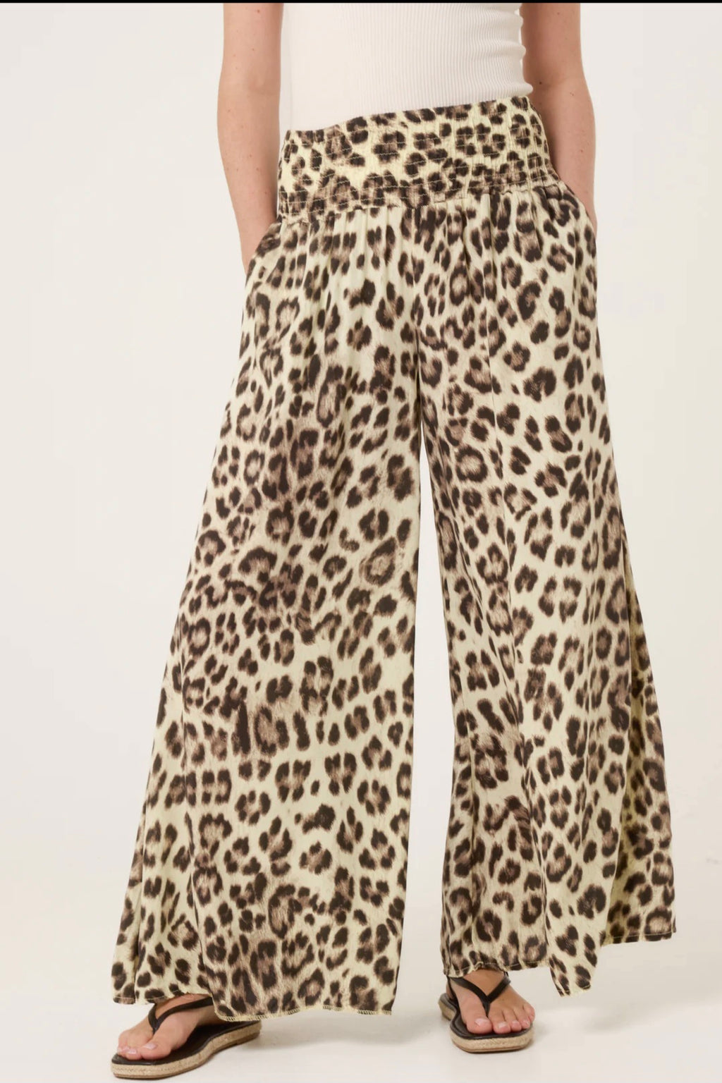 Wide leg leopard print palazzo trousers one size. Fits 8-16