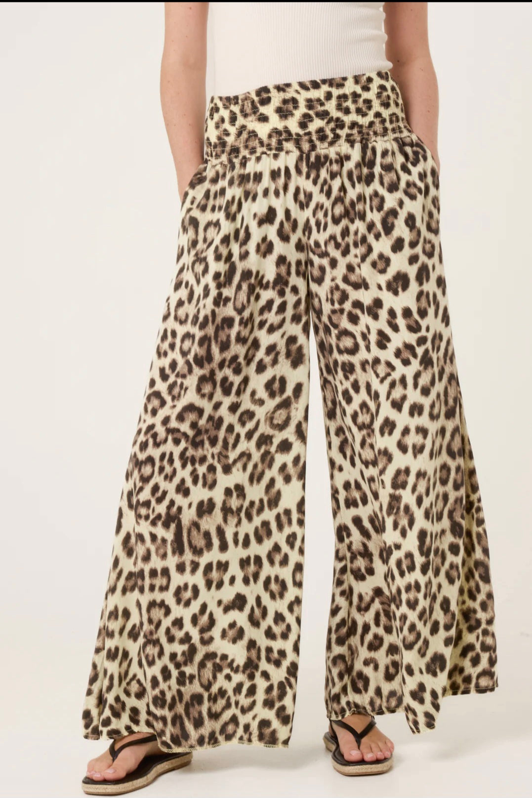 Wide leg leopard print palazzo trousers one size. Fits 8-16